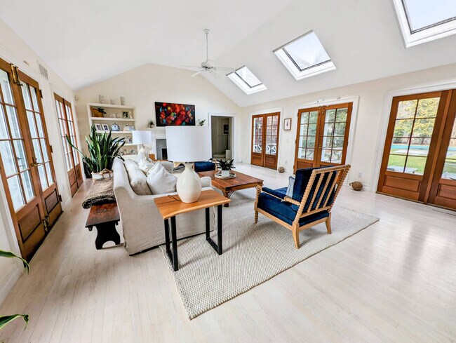 Photo - 7 Briarsweet Ln