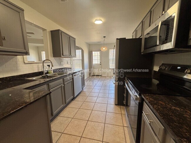 Photo - 421 Coopers Wy