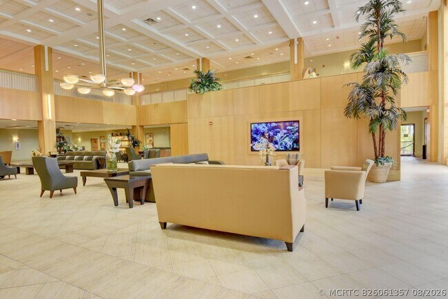 Building Photo - 156 Fanshaw D