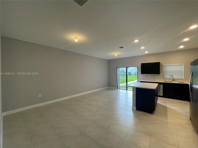 Photo - 1120 SW 7th Ct