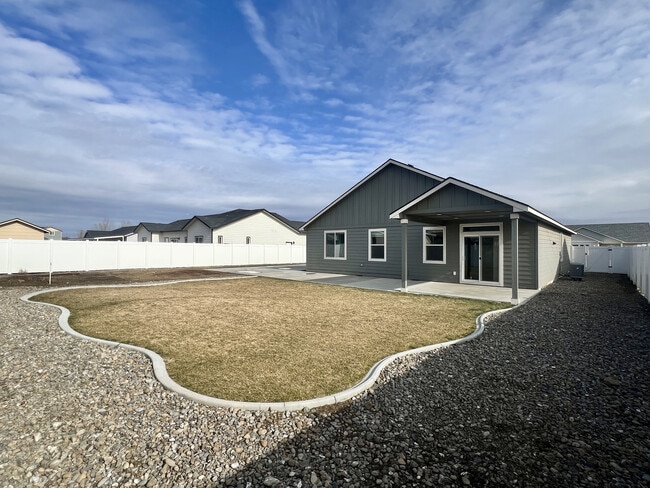 Photo - 2395 Chelan St