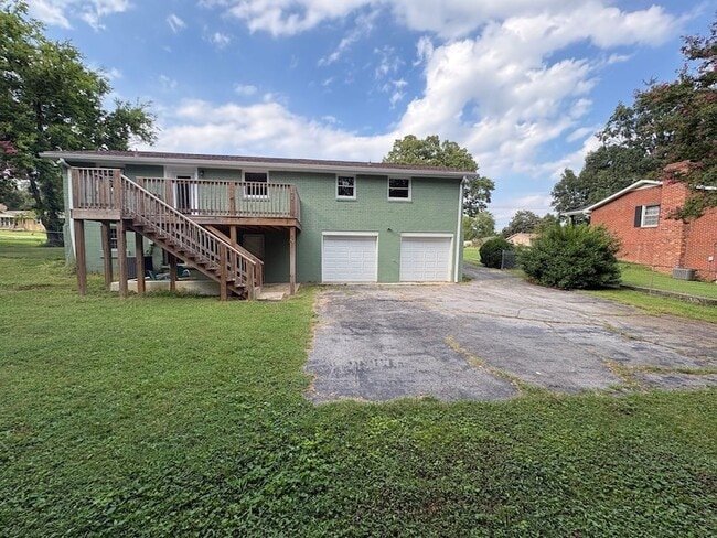 Photo - 1614 Shady Cir
