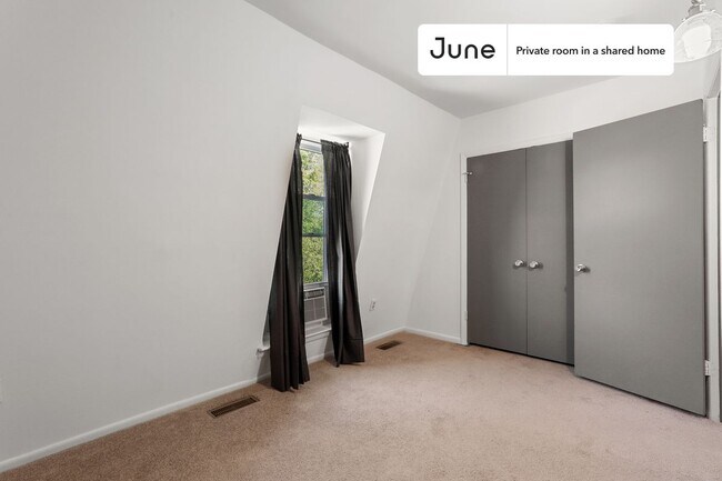 Photo - Room in Shared 5 bed/3 bath home Unidad 3D