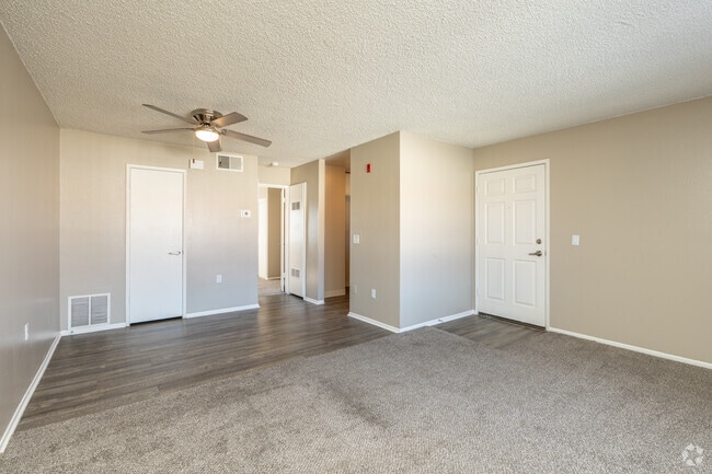 1BR, 1BA - 600SF - Living Room