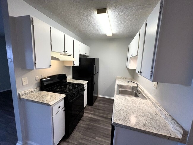 Photo - 2 Bedroom 1 Bathroom Garden Level Apartment in Aurora Unit 125