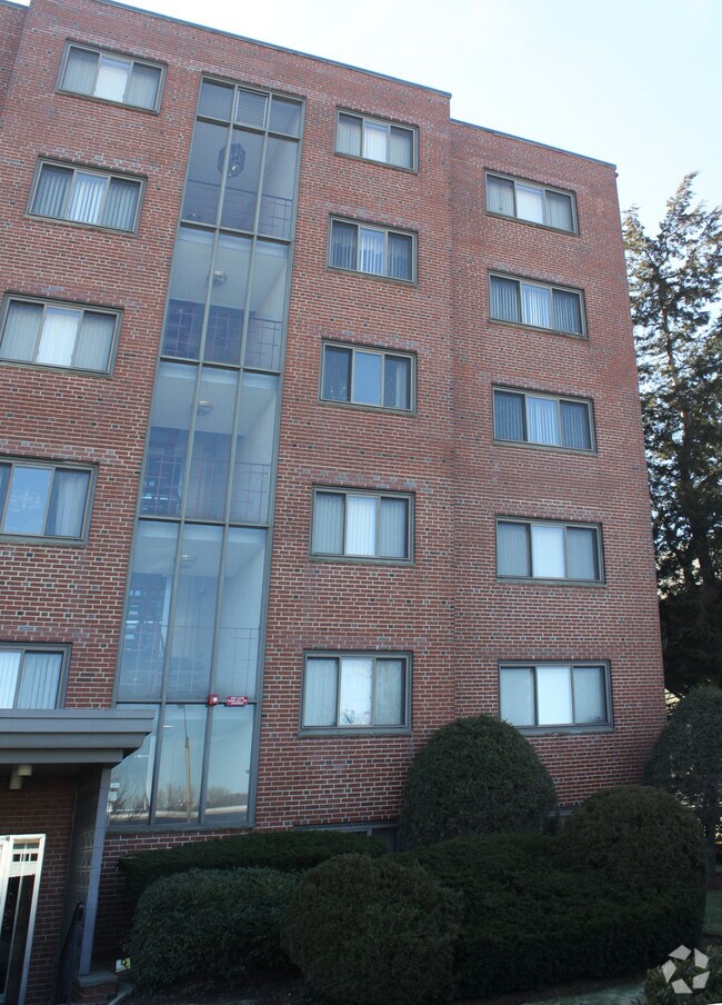 Photo - Mass Ave, 898