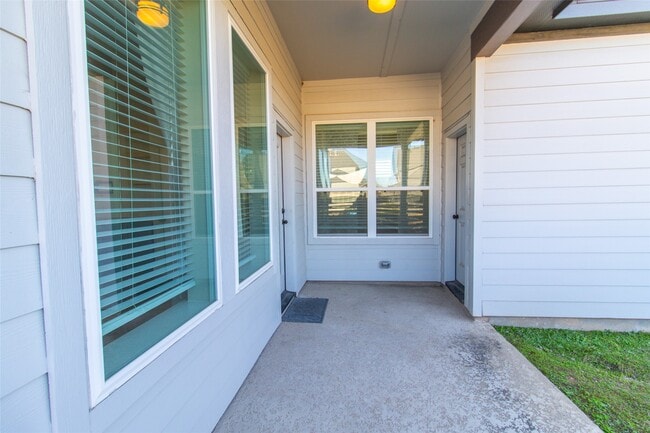 Building Photo - 18610 Parkland Square Pl