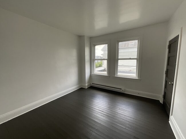 Photo - 631 Wallace St