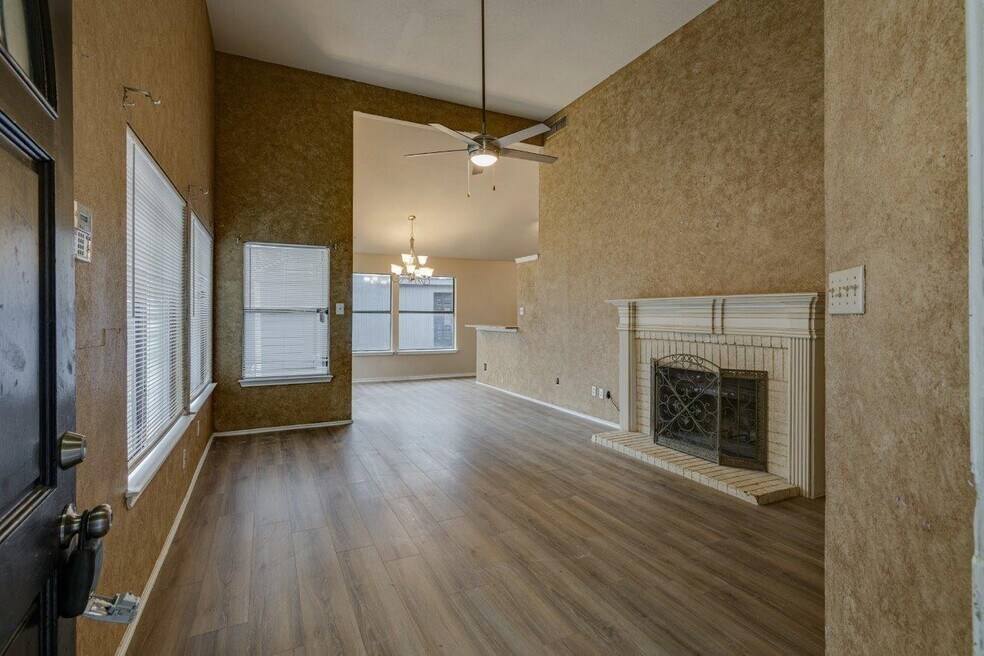 10611 Woodleaf Dr