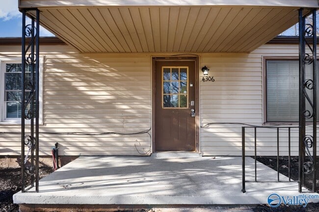 Photo - 4306 9th Ave SW