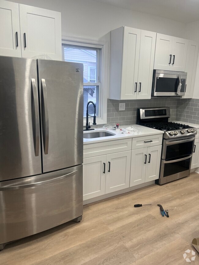 Building Photo - 23 Watson Ave Unit 1 Rental