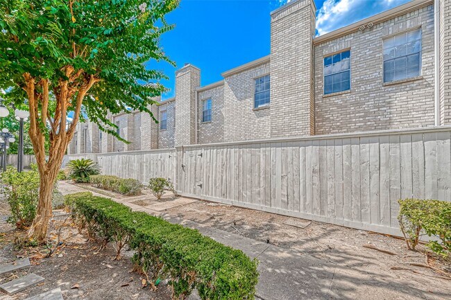 Photo - 3780 Tanglewilde St Unit 604
