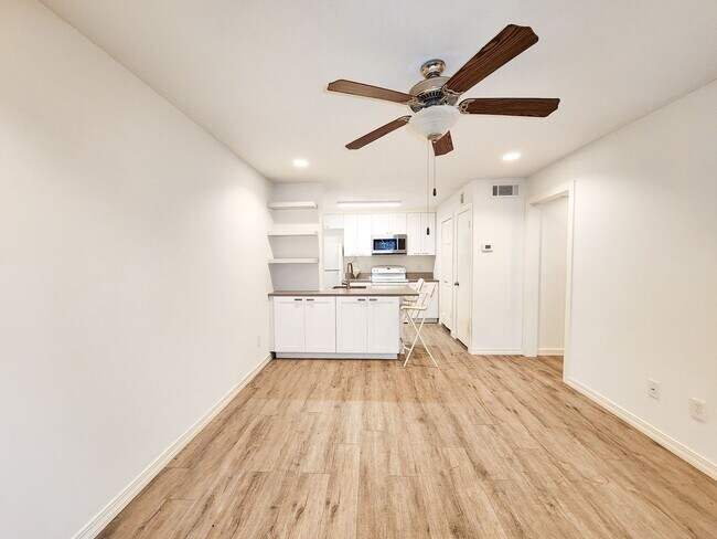 Photo - BEAUTIFUL REMODELED 1 BEDROOM 1 BATH CONDO. GREAT LOCATION!
