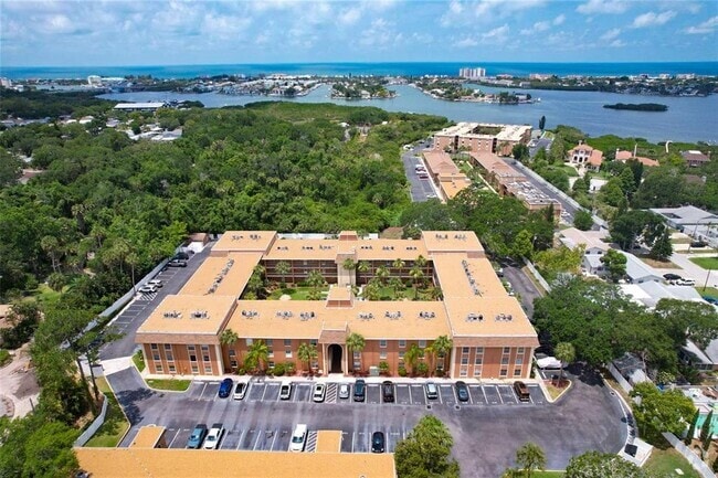 Building Photo - 12760 Indian Rocks Rd Unit 553(Furnished) Rental