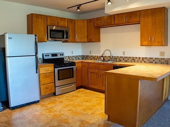 OVERSIZED KITCHEN - 4321 SW Fletcher St Unit 4321 SW Fletcher St