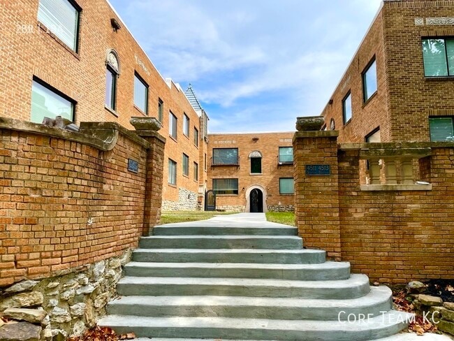Building Photo - 4511 Roanoke Pkwy Unit 4513-4