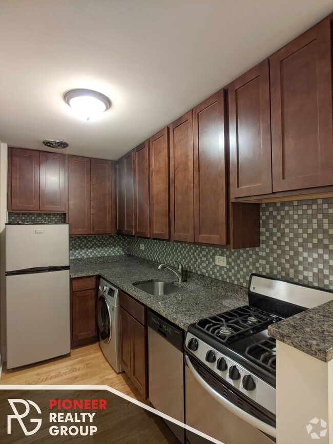 Building Photo - 563 W Arlington Pl Unit #555-202 Rental