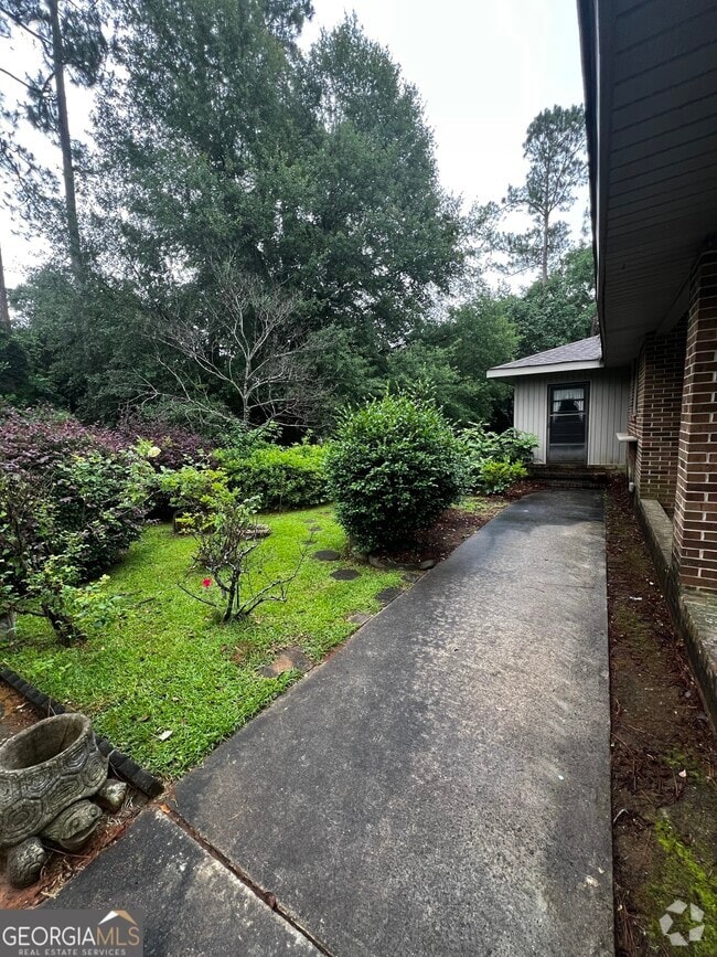 Building Photo - 1864 Tanglewood Rd Rental