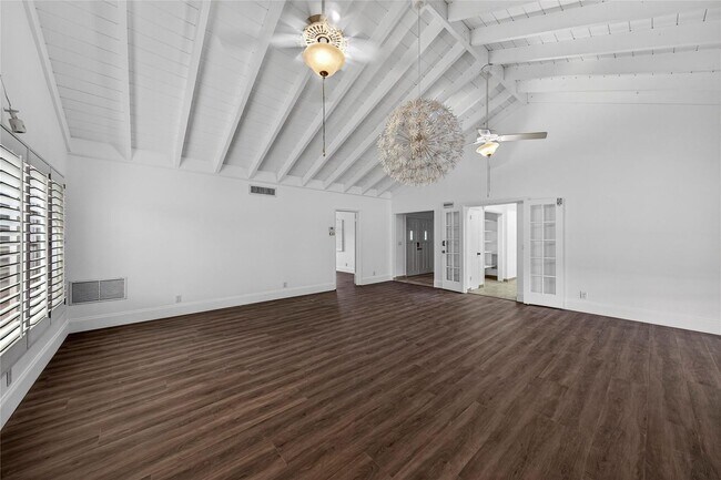 Photo - 6852 Skyline Dr