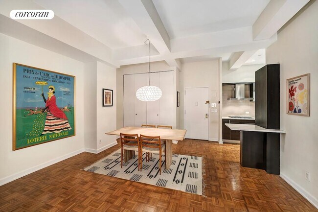 Photo - 425 Park Ave S