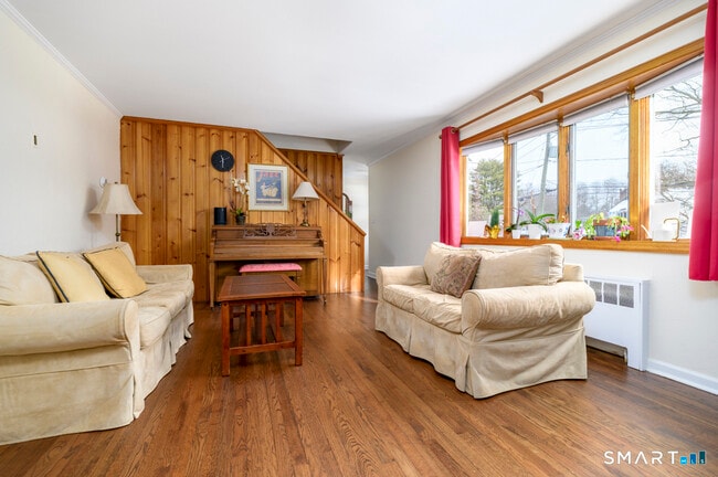 Photo - 63 Alpine St