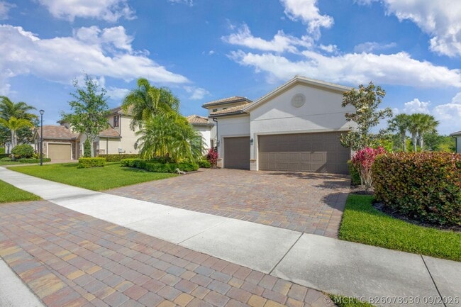532 Sonoma Isles Cir
