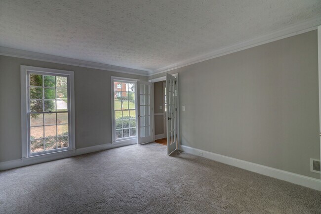 Photo - 5040 Huntshire Ln SW