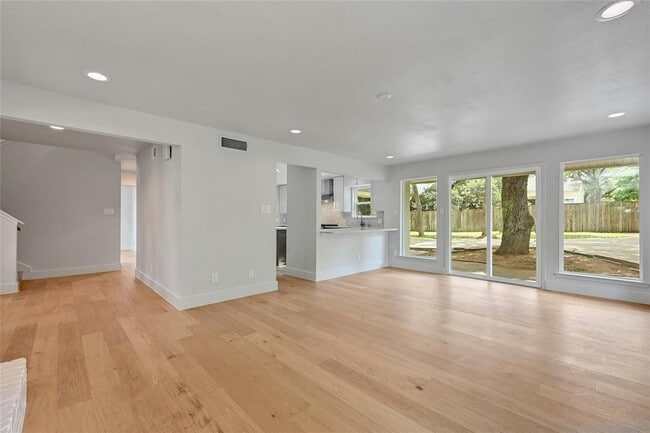 Photo - 1305 Kenwood Ave