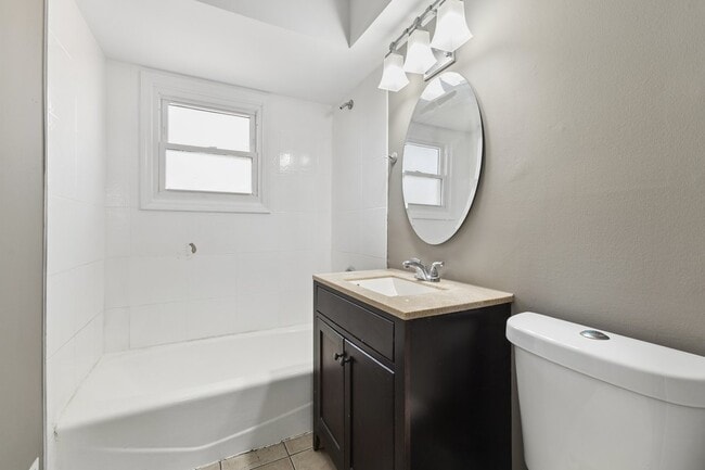 Photo - 815 W 187th St