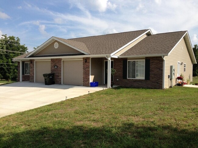 Building Photo - 1573-MF2-E4 Unit A