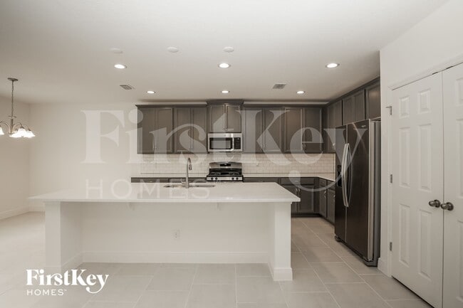 Photo - 681 Blackstone St