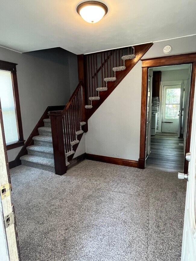 Photo - 1 1/2 story 2 Bedroom home!!