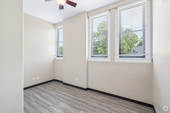 2BR, 1BA - 810SF - Second Bedroom