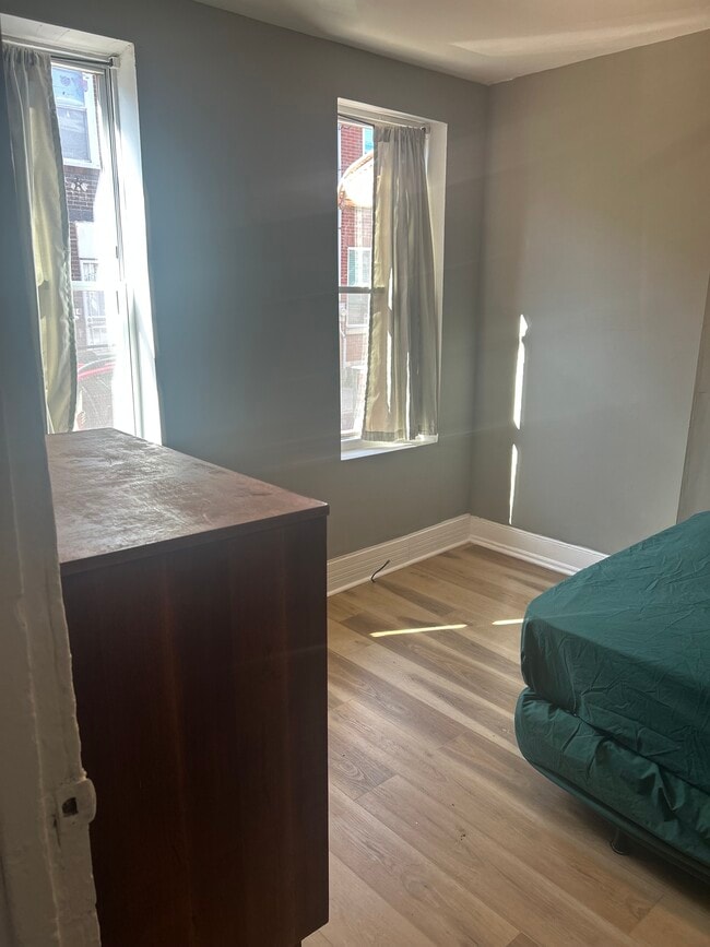 Building Photo - 1315 S Hicks St