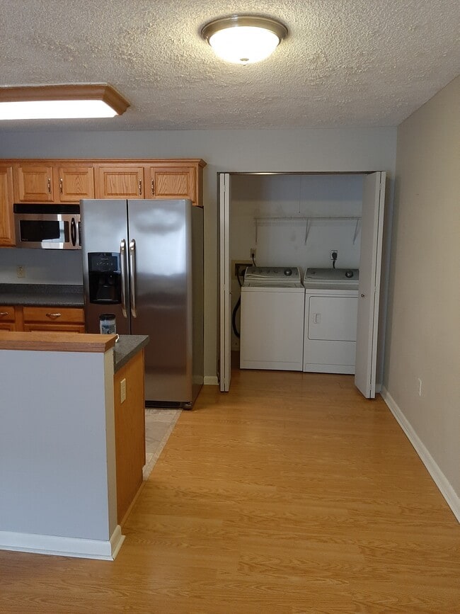 Photo - 582 Moull St Unit 582B