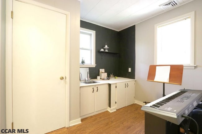 Photo - 635A-side W Nittany Ave Unit A-side