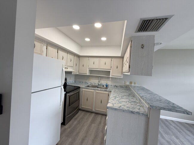 Cocina - 22333 Edgewater Dr Unidad B4