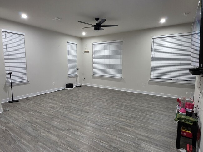 Photo - 9773 Oaklawn Blvd NW