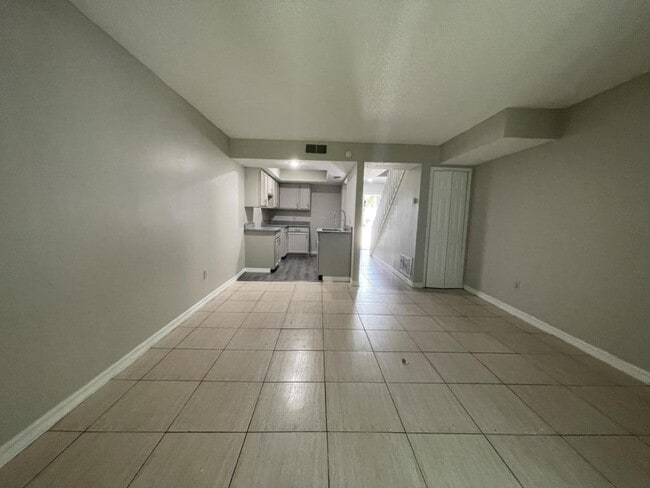 718 W.Columbia Ave.
