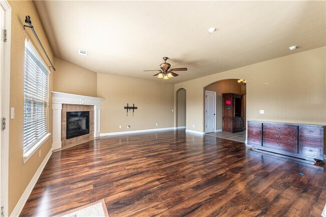 Photo - 126 S Angus Ln