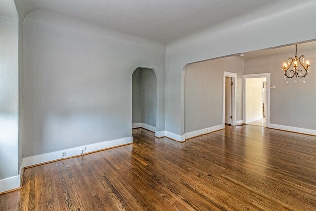 Photo - 832 Oak St
