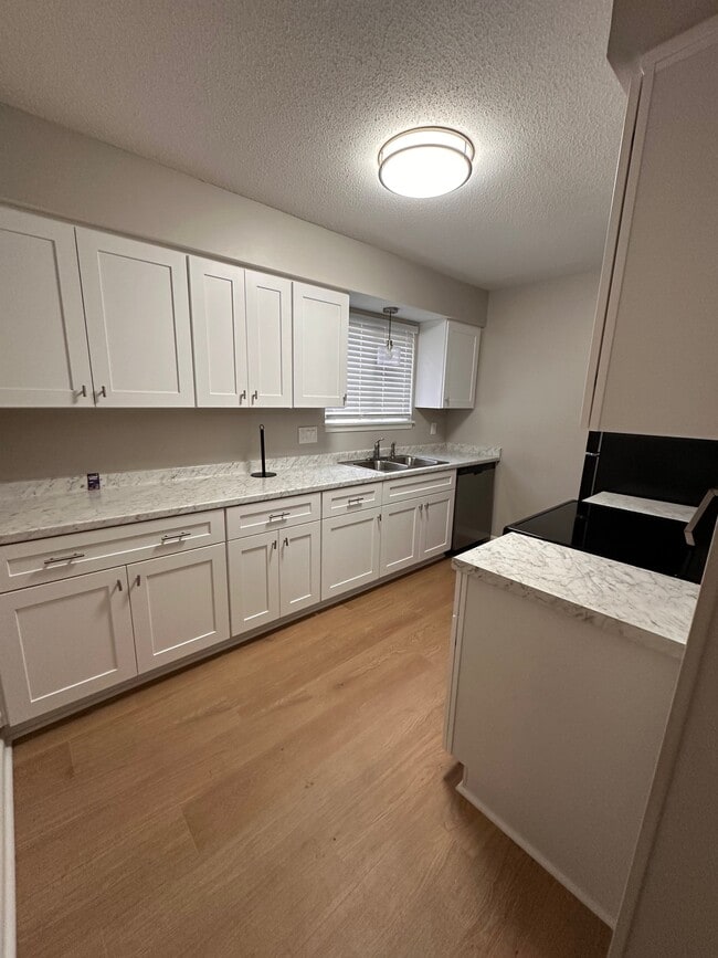 Photo - 102 Briarview Cir