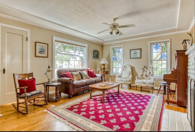 Photo - 6309 NE Broadway