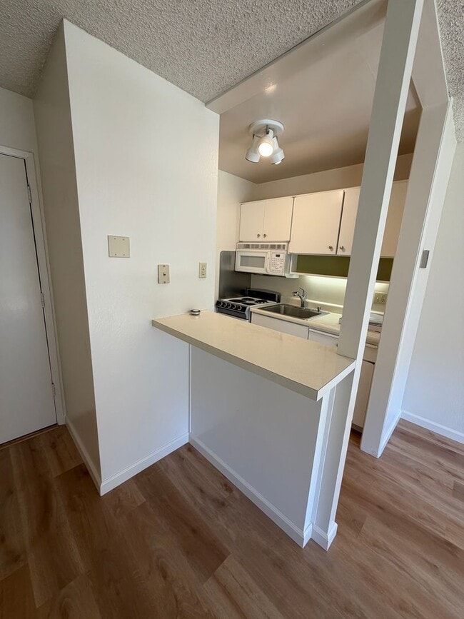 Photo - Bright and Sunny Studio With Water View For Rent at the Watergate Community In Emeryville, Ca!!!! Unit 212