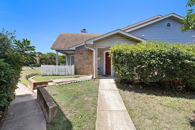 Building Photo - 1601 Faro Dr Unit 303