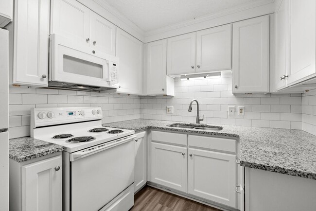 Building Photo - 8 Blocks from Garden City Beach! 2 Bed/1.5...