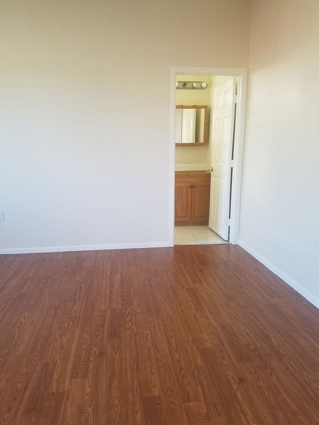 Photo - 11232 Fulmer Dr Unidad Fulmer #B