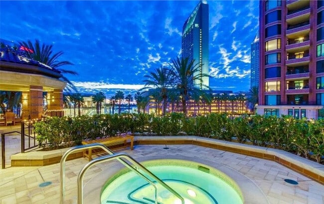Photo - 500 W Harbor Dr Unidad Luxury 2br Condo