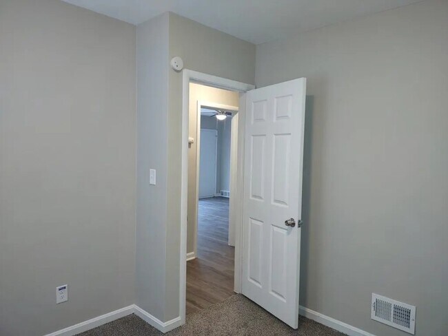 Photo - 4504 Tracy St