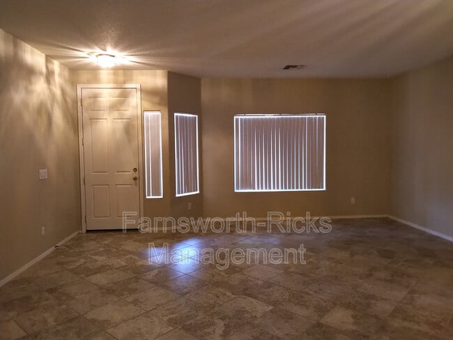 Photo - 1154 E Locust Dr